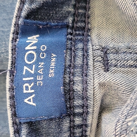 2 pairs of Girls Jeans - Picture 6 of 11